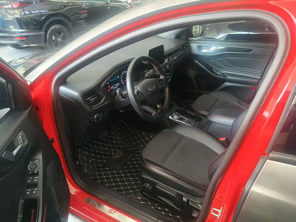 Ford Focus 2020 EcoBoost 180 AT ST Line