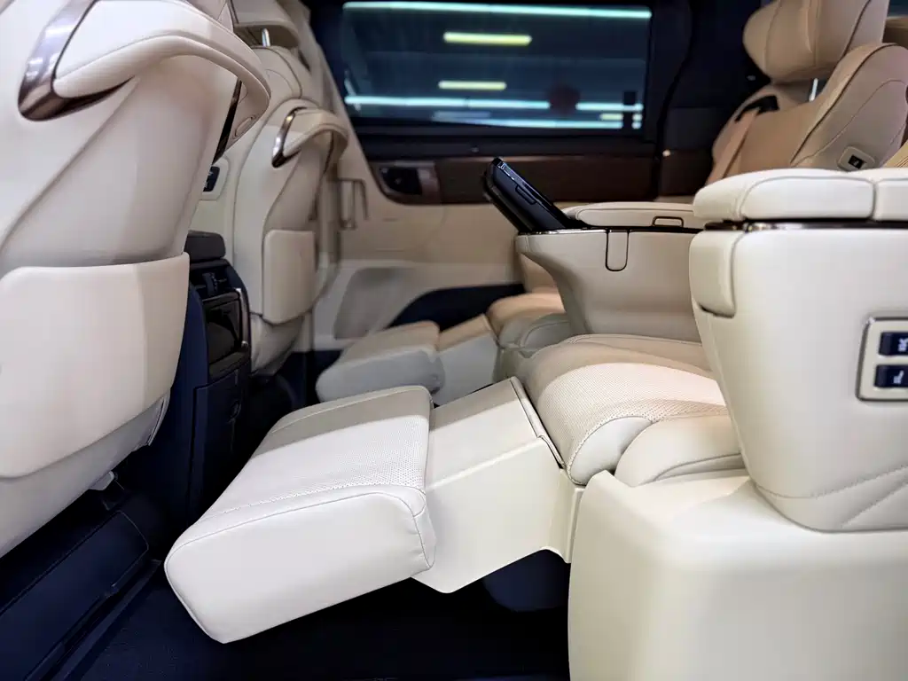 Toyota Alphard - фото 19