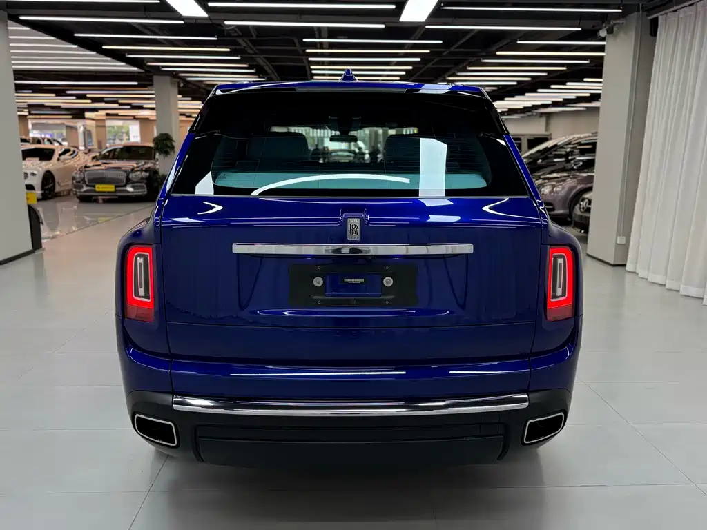 Rolls-Royce Cullinan 2018 мест