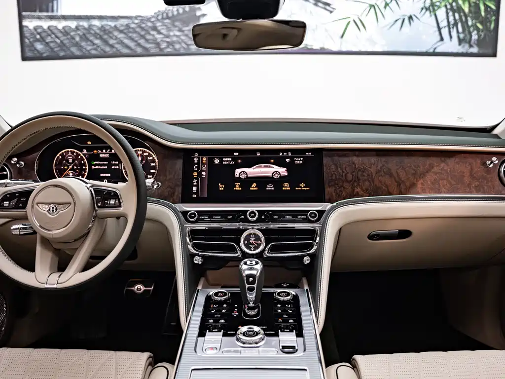Bentley Flying Spur PHEV — миниатюра 6