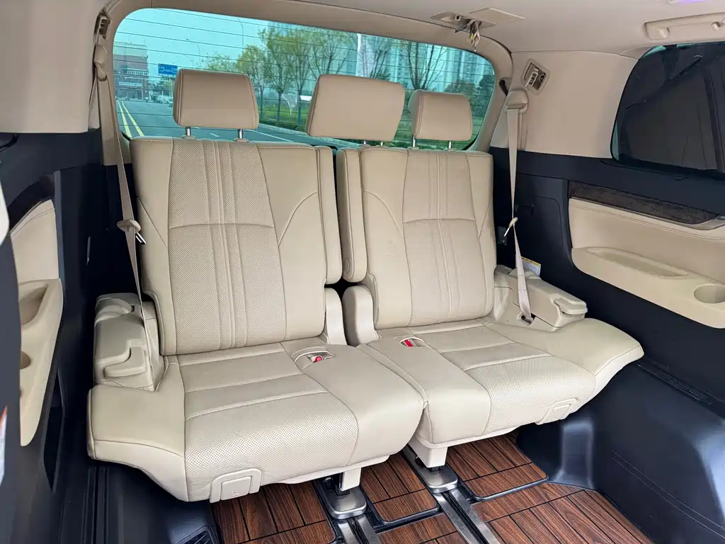 Toyota Alphard — миниатюра 18