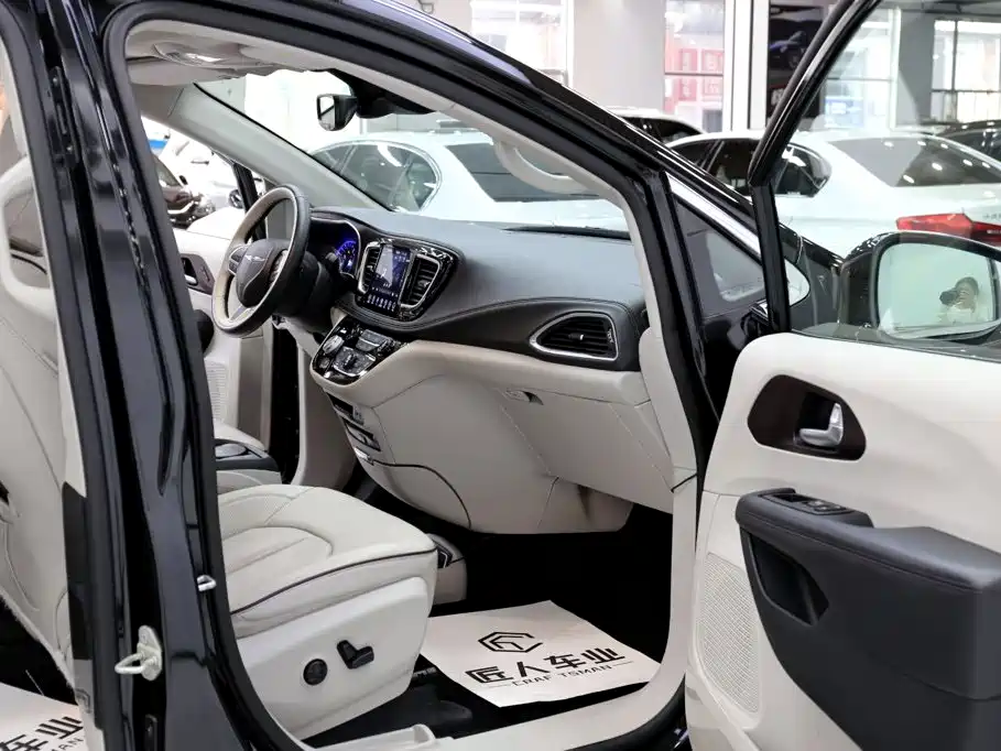 Chrysler Grand Voyager (Import) — миниатюра 19
