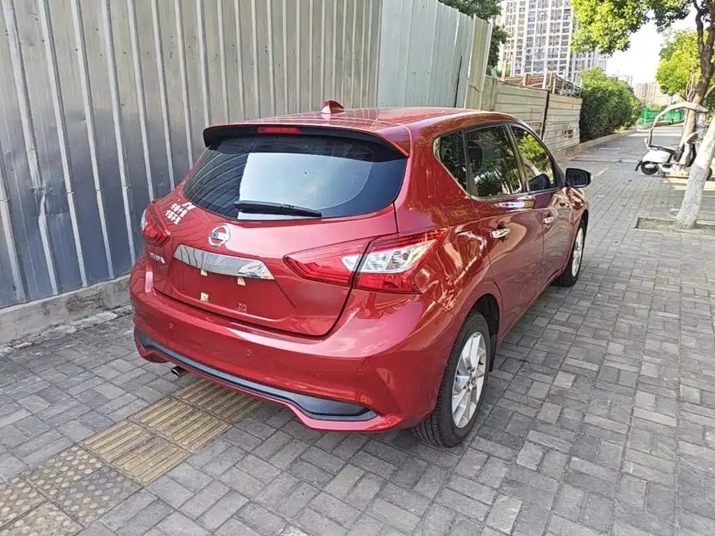 Nissan Tiida — миниатюра 7