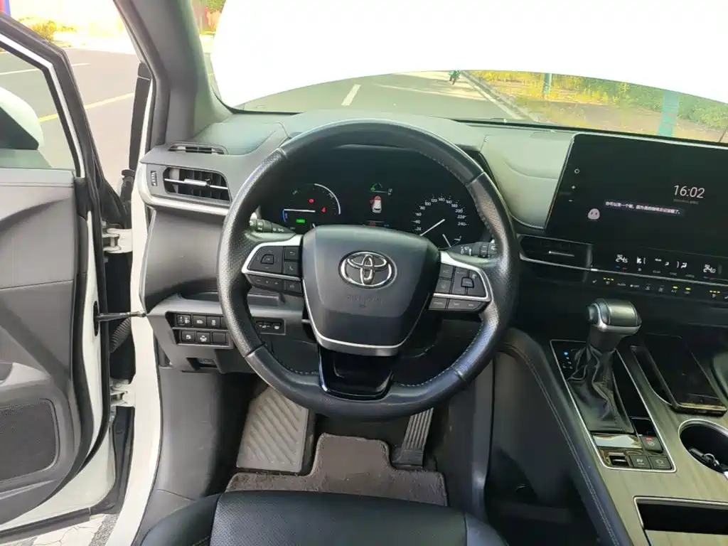 Toyota Sienna — миниатюра 7