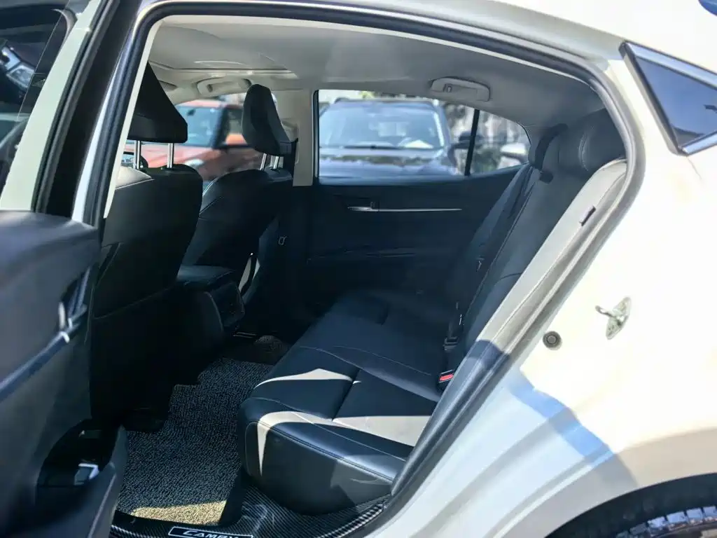 Toyota Camry — миниатюра 6