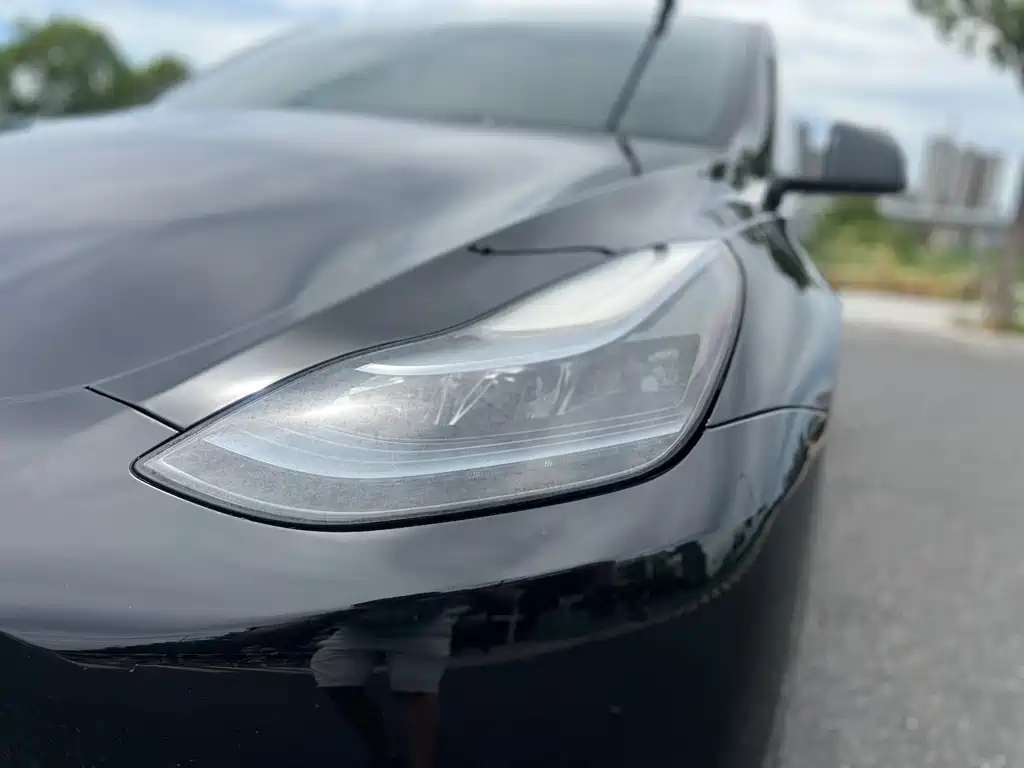 Tesla Model Y — миниатюра 9