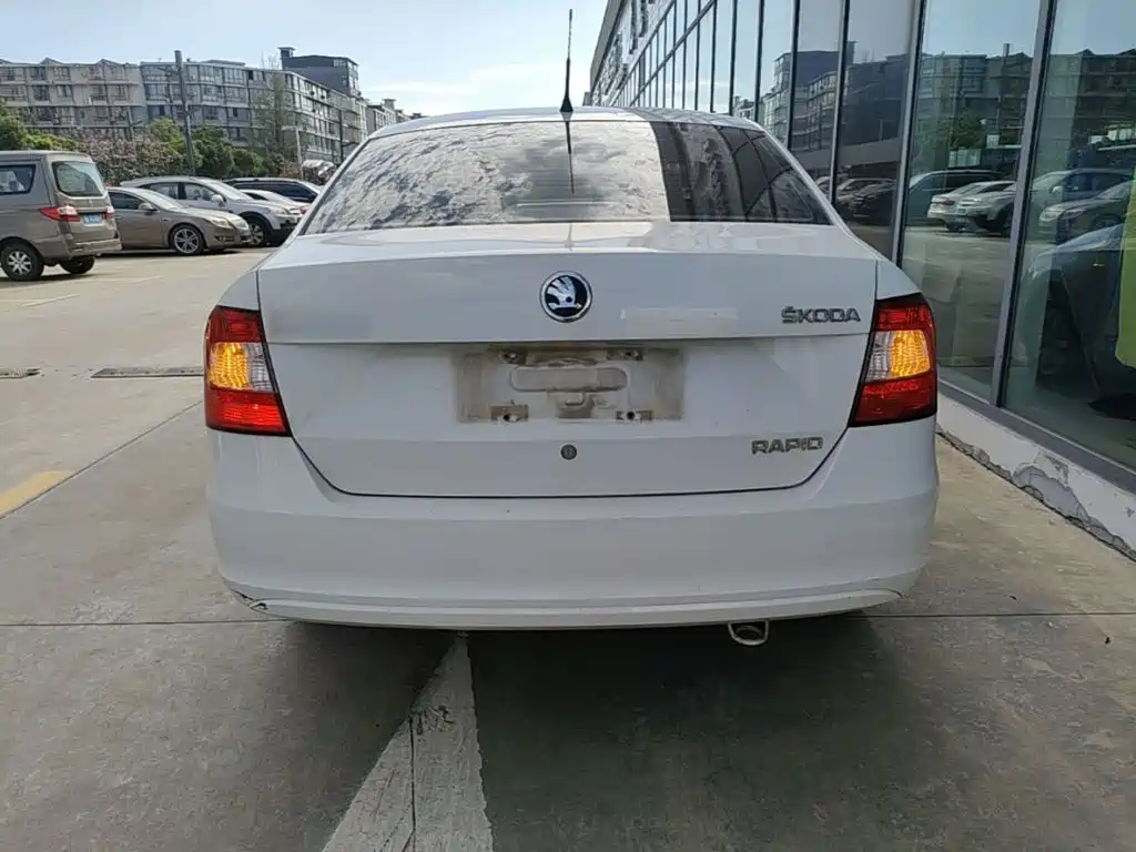 Skoda Rapid — миниатюра 6