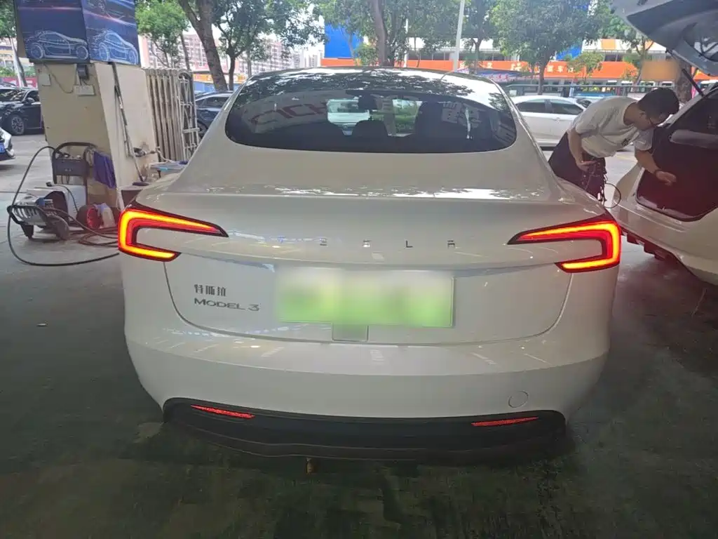 Tesla Model 3 — миниатюра 6