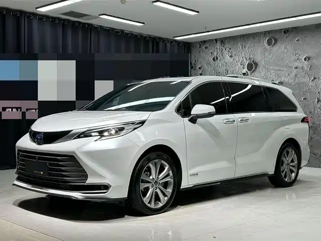 TOYOTA SIENNA 2024