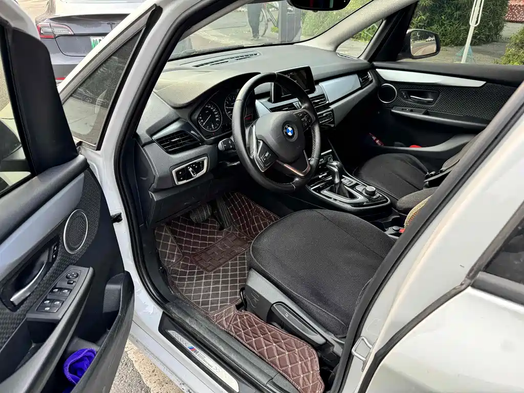 BMW 2 Series Active Tourer — миниатюра 3