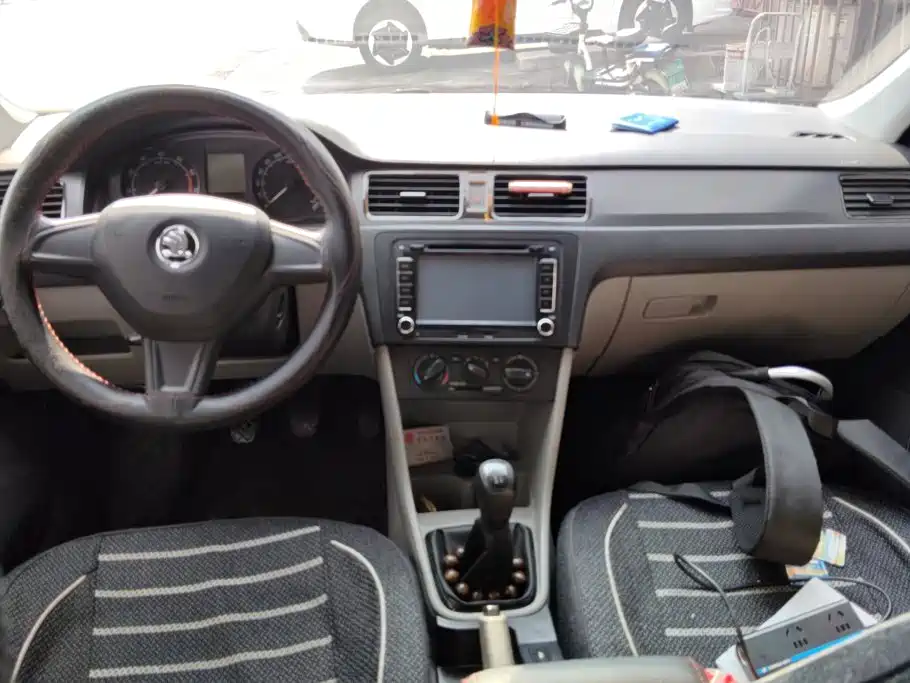Skoda Rapid — миниатюра 12