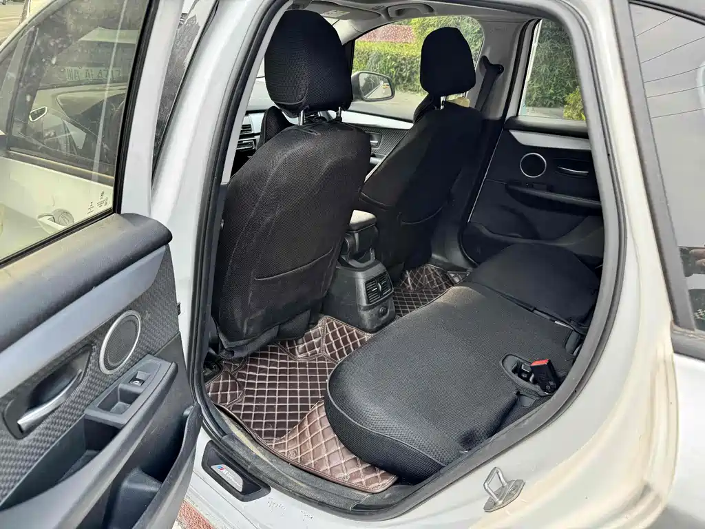 BMW 2 Series Active Tourer — миниатюра 6