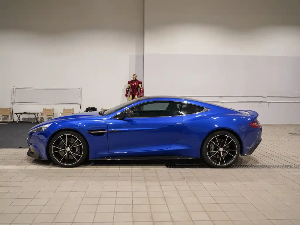 Aston Martin Vanquish — миниатюра 5
