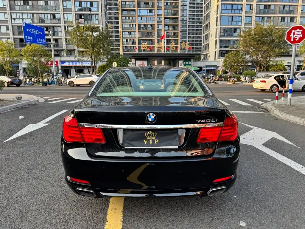 BMW 7 Series — миниатюра 5