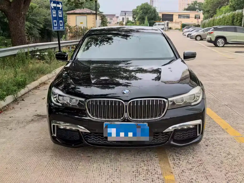 BMW 7 Series — миниатюра 2