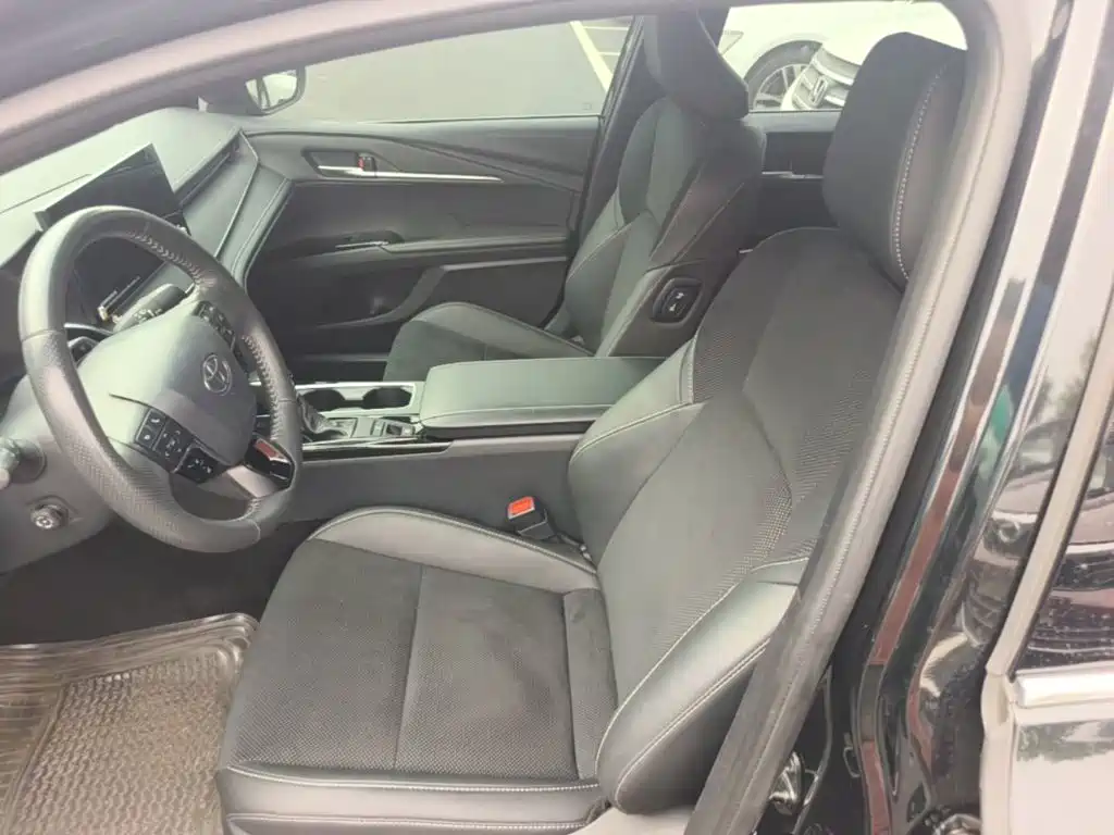 Toyota Camry — миниатюра 15