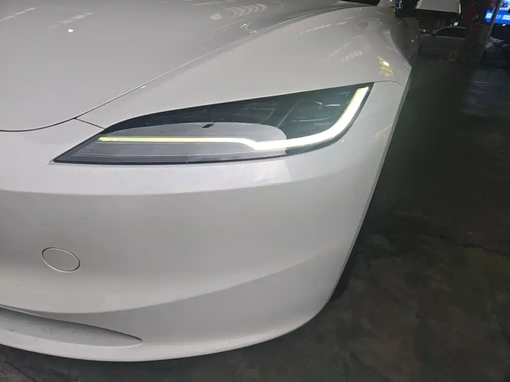 Tesla Model 3 — миниатюра 24