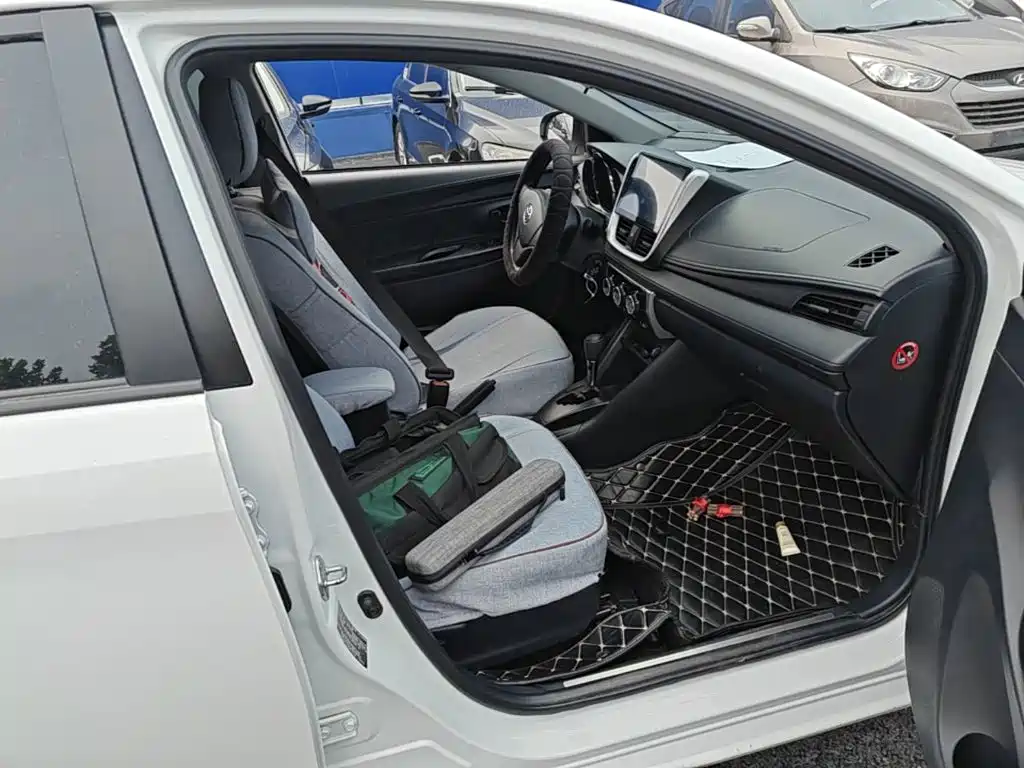 Toyota Yaris L — миниатюра 25