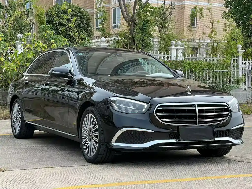 Mercedes-Benz E-Class — миниатюра 3