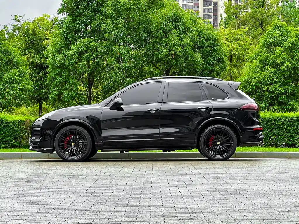 Porsche Cayenne — миниатюра 3