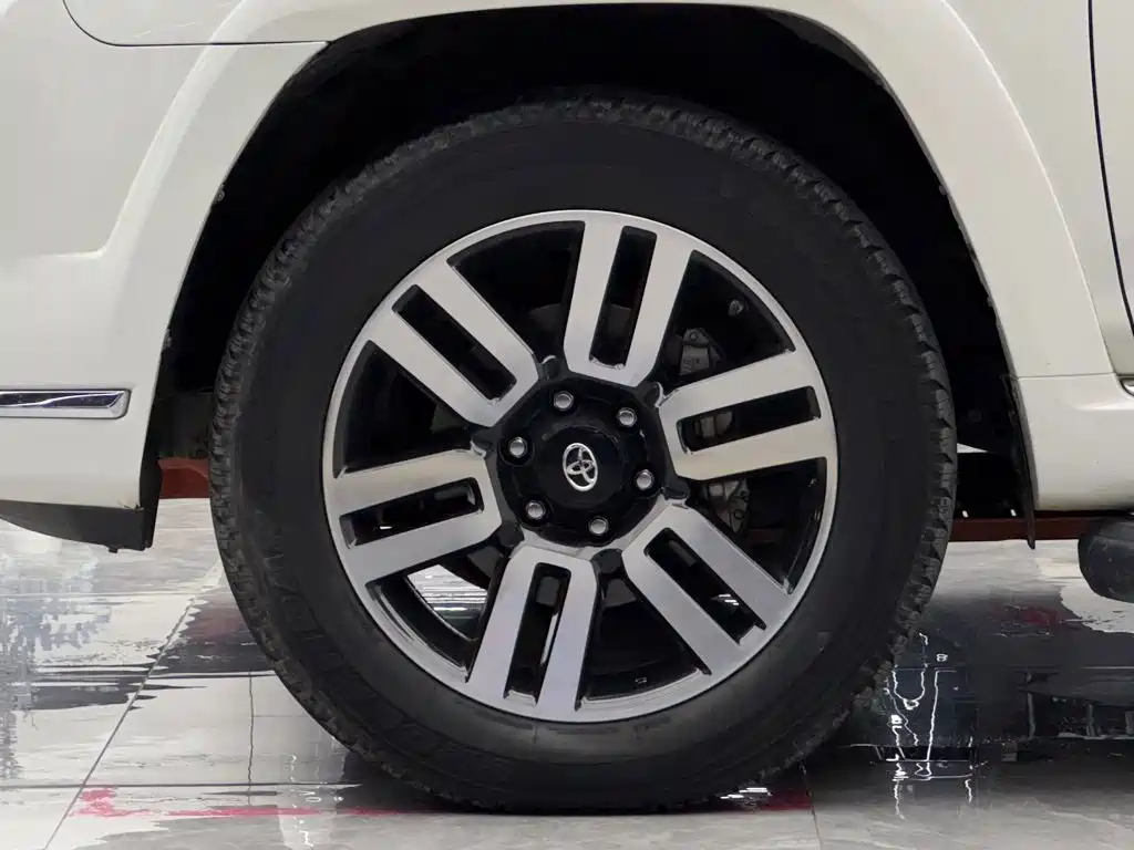 Toyota 4Runner — миниатюра 4