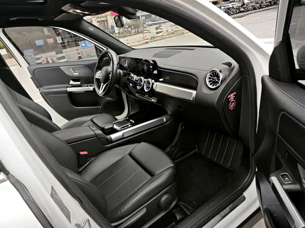 Mercedes-Benz GLB — миниатюра 8