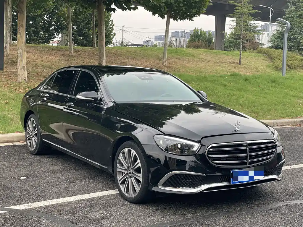 Mercedes-Benz E-Class — миниатюра 3