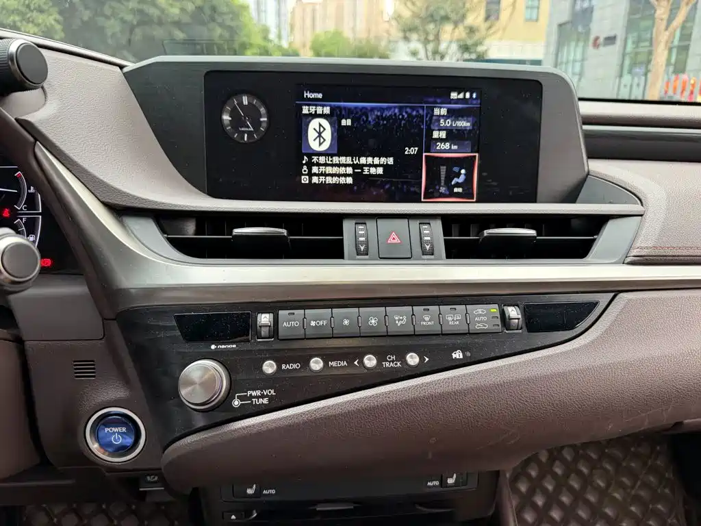Lexus ES — миниатюра 10