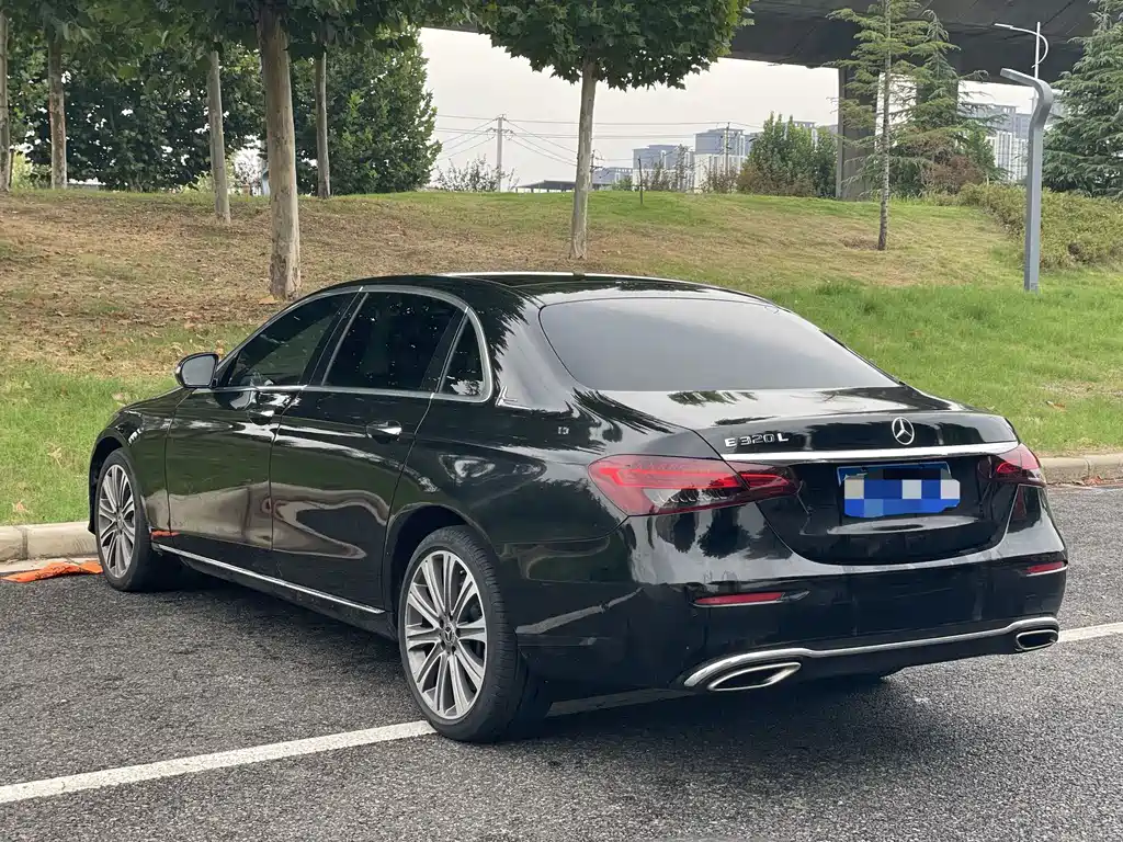 Mercedes-Benz E-Class — миниатюра 6