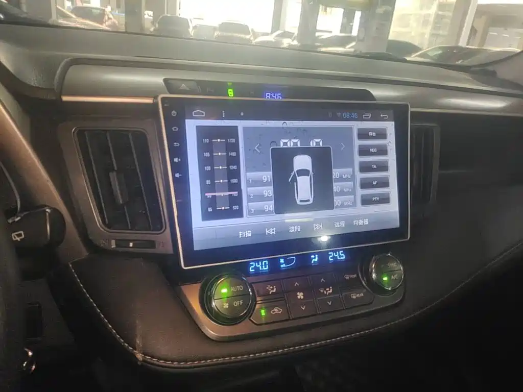 Toyota RAV4 — миниатюра 13