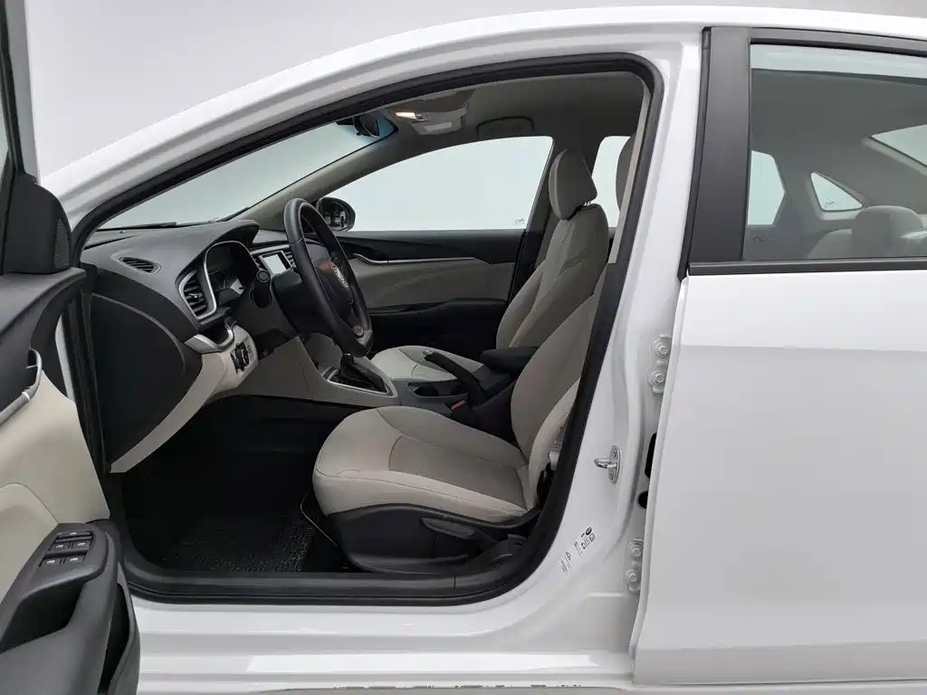 Buick Excelle — миниатюра 10