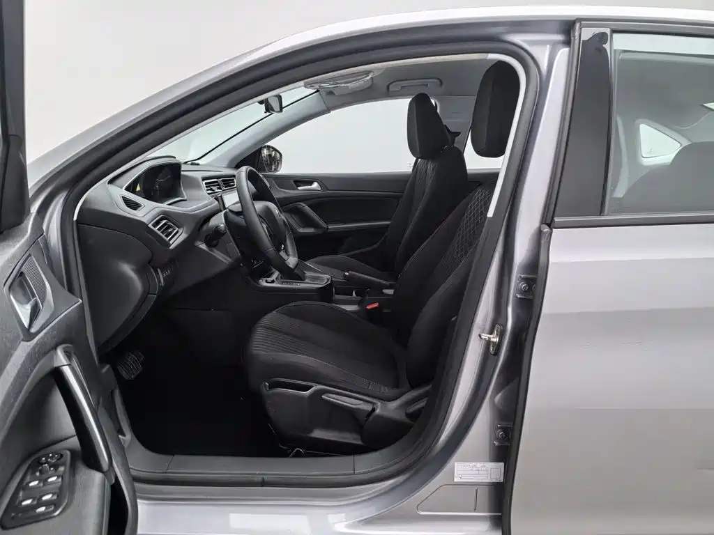Peugeot 308 — миниатюра 10