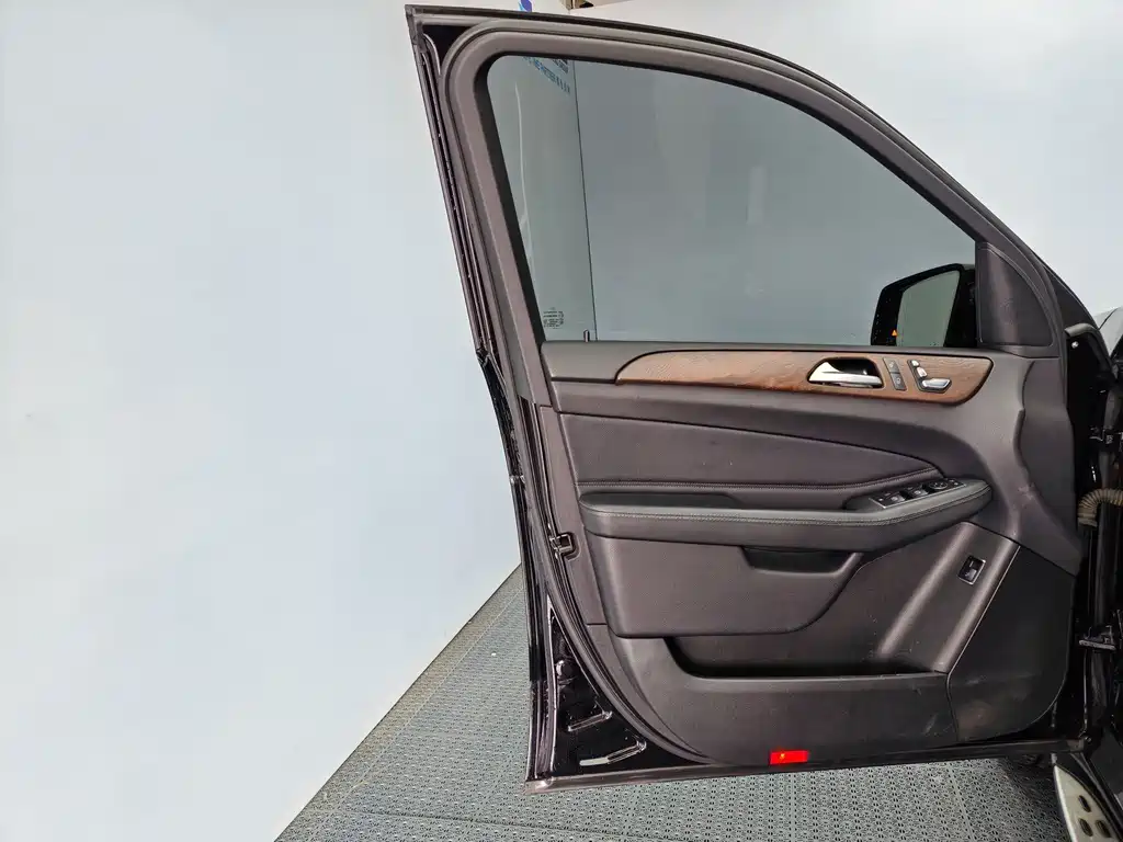 Mercedes-Benz GLE (Import) — миниатюра 13