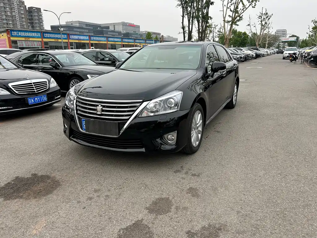Toyota Crown 2013