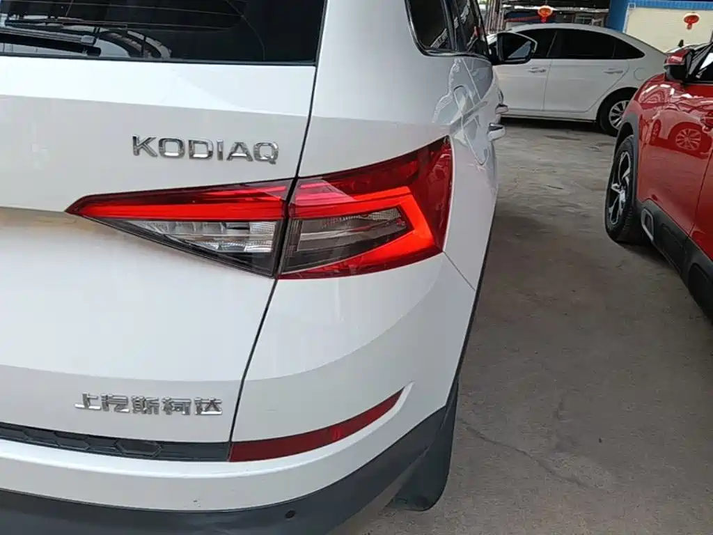 Skoda Kodiaq 2017 TSI330 5 мест Comfort