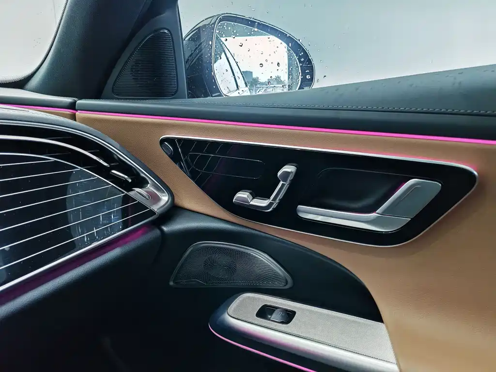 Mercedes-Benz E-Class — миниатюра 16