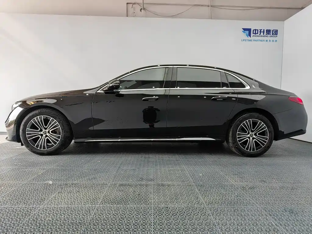 Mercedes-Benz E-Class — миниатюра 7