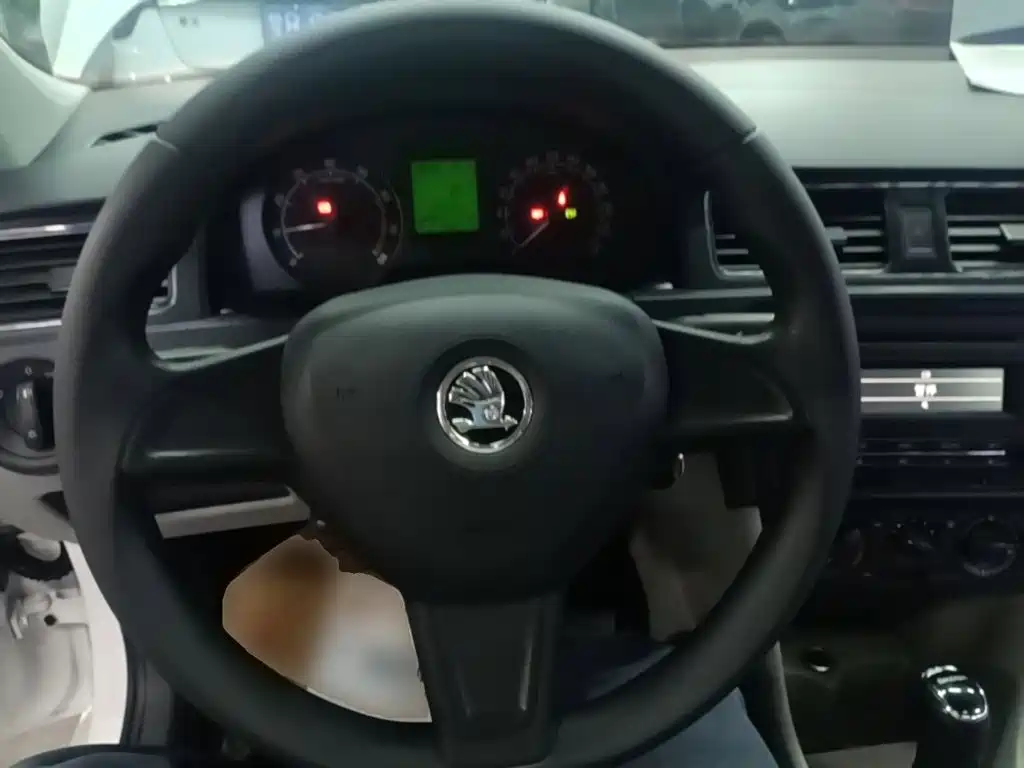 Skoda Rapid — миниатюра 11