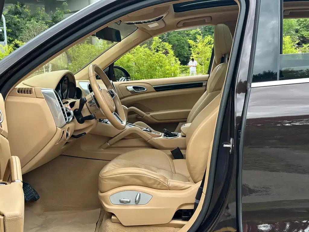 Porsche Cayenne — миниатюра 5
