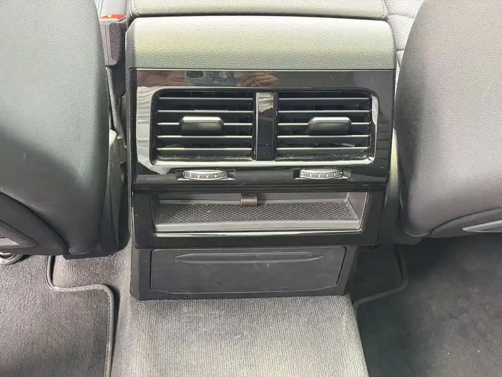 Volkswagen Touareg — миниатюра 20