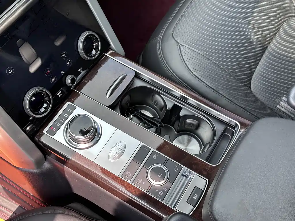 Land Rover Range Rover — миниатюра 6