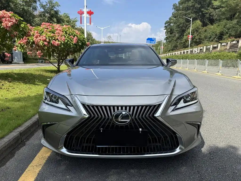 Lexus ES — миниатюра 2