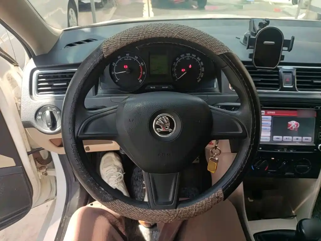 Skoda Rapid — миниатюра 11