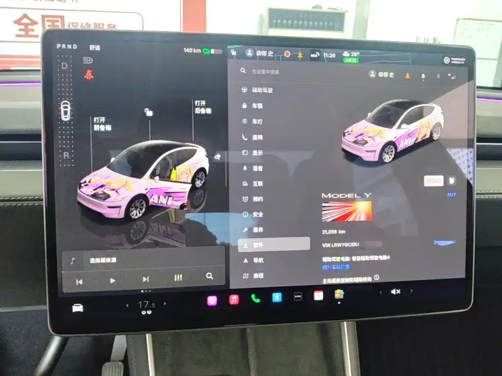Tesla Model Y — миниатюра 12