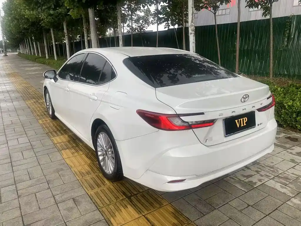 Toyota Camry — миниатюра 6