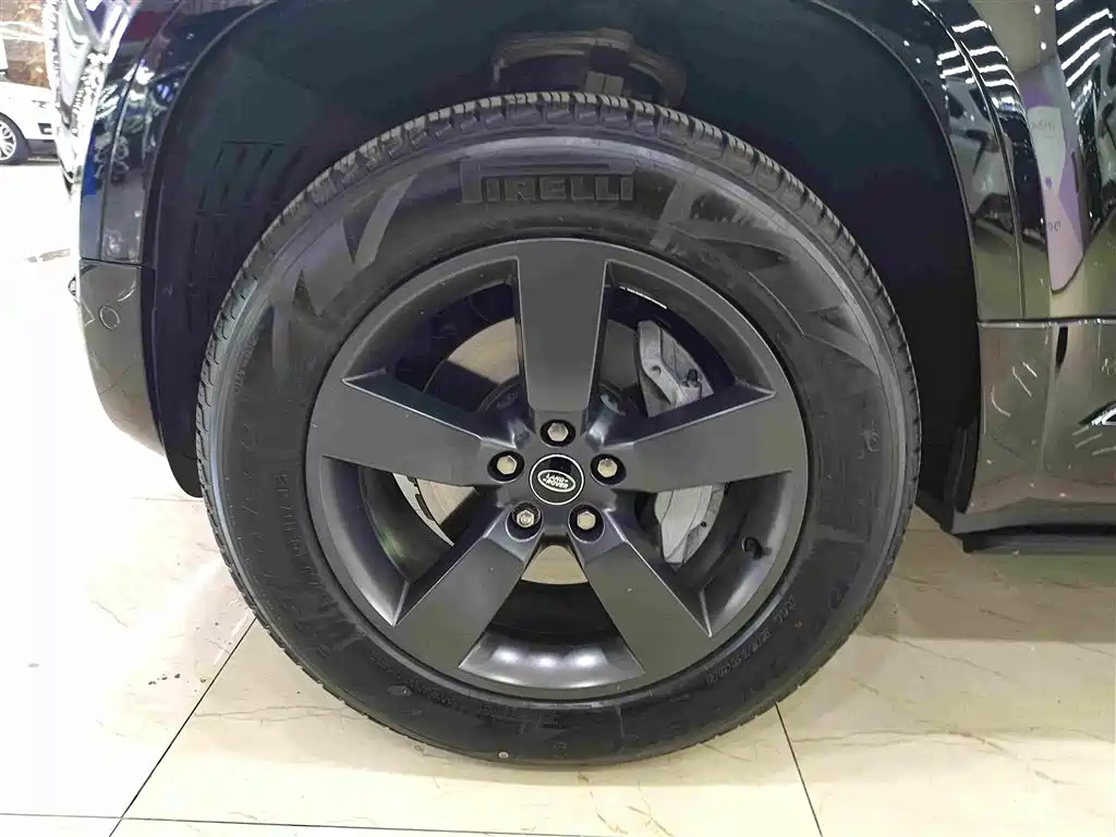 Land Rover Defender — миниатюра 10