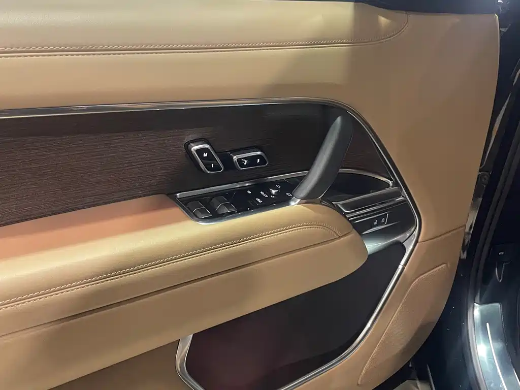 Land Rover Range Rover — миниатюра 4