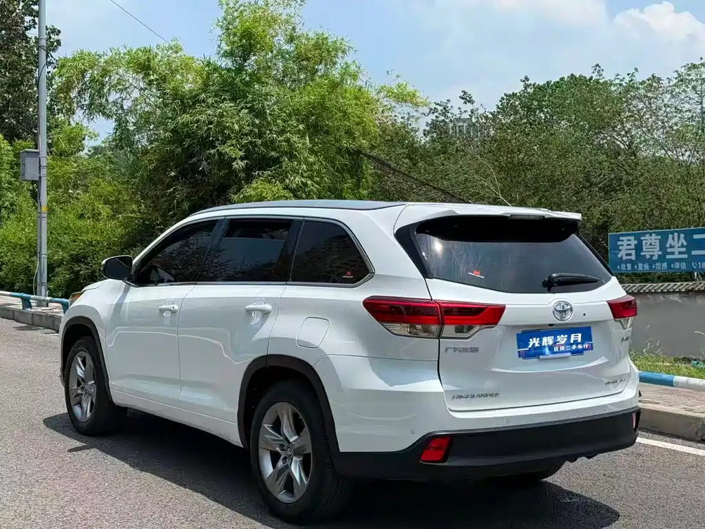 TOYOTA HIGHLANDER