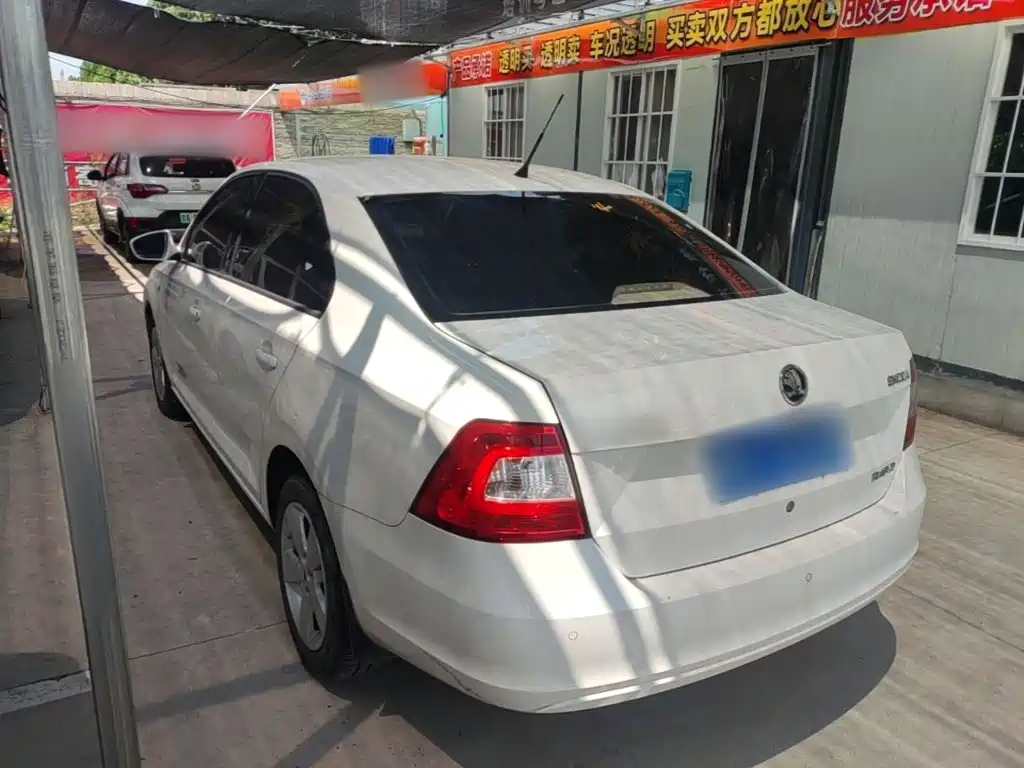 Skoda Rapid — миниатюра 5