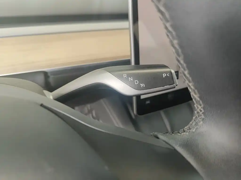 Tesla Model Y — миниатюра 14